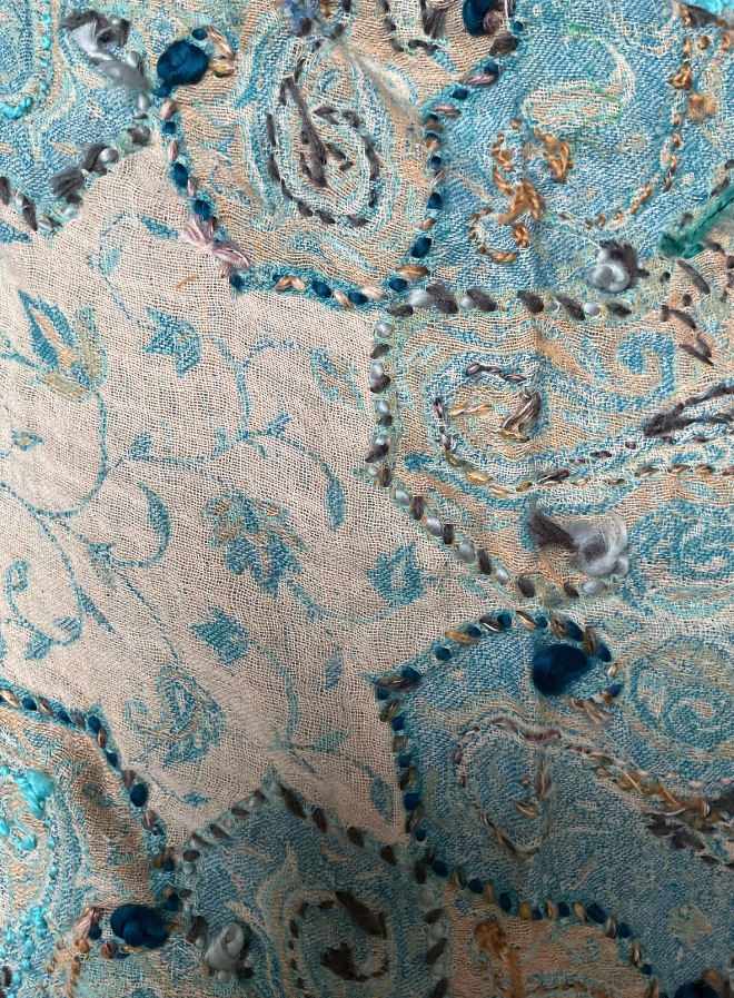 Châle en laine brodé Aishiteru Celestia – Sérénité Bleue