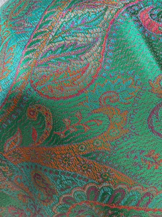 Écharpe en soie Aishiteru Lyara – Grâce Émeraude