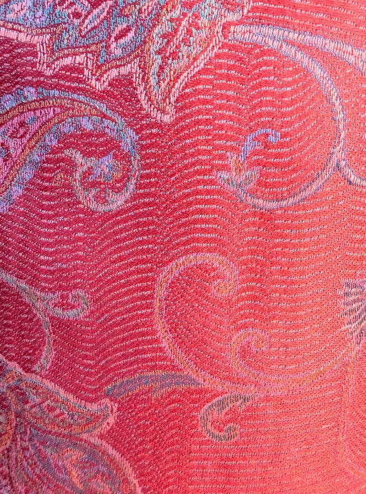 Aishiteru Calyra – Châle en soie, murmures rosés