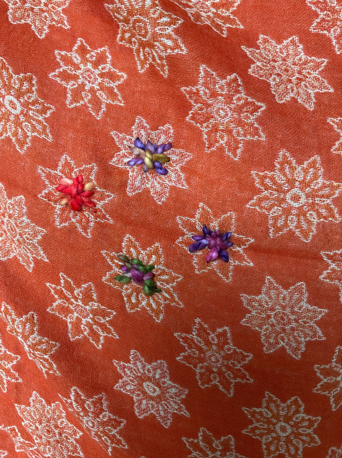 Châle en laine brodé Aishiteru Coralia – Ensoleillé en Terracotta