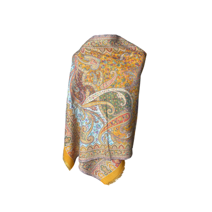 Aishiteru Solara bestickter Wollschal – Goldene Strahlkraft