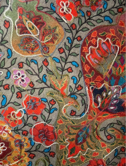 Châle en cachemire brodé Aishiteru Elowyn