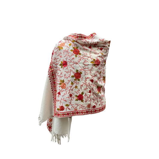 Châle en laine brodé Aishiteru Bianca – Grâce florale artisanale