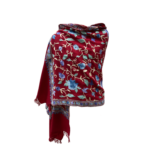 Châle en laine brodé Aishiteru Seraphina – Élégance cramoisie avec fleurs bleues