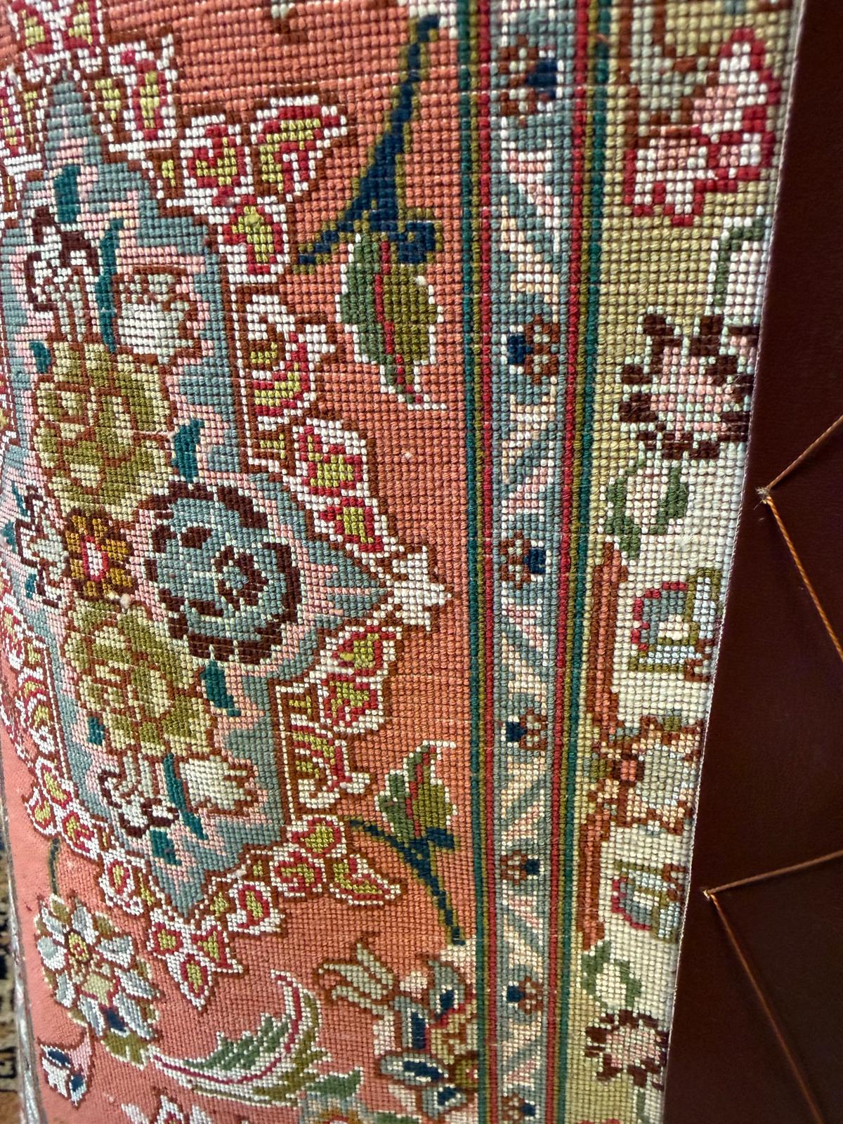 Tapis persan d’exception – Médaillon floral en laine et soie
