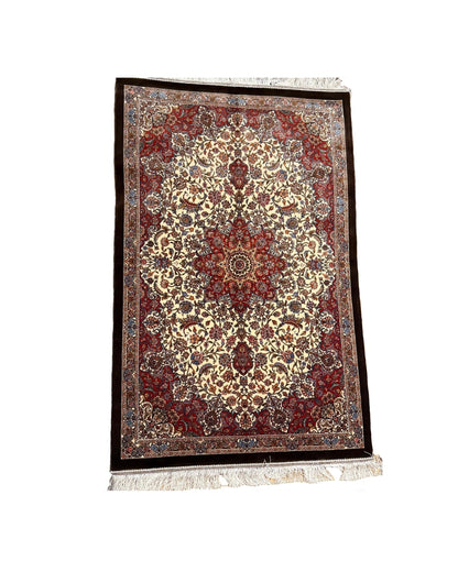 Persischer Teppich Kashan Éternité – Reich verziertes Medaillon, reine Seide