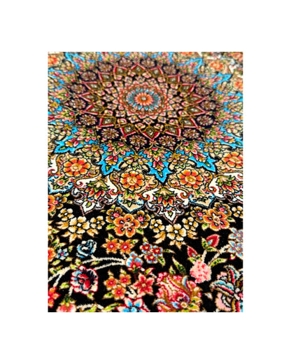 Persischer Teppich Kashan Éternité – Dunkles florales Medaillon, reine Seide